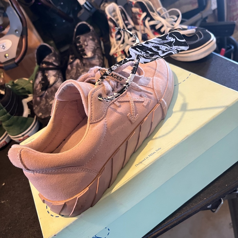 OFF WHITE low vulcanized Leather Rose
